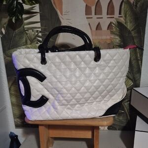 Chic White Quilted Handbag